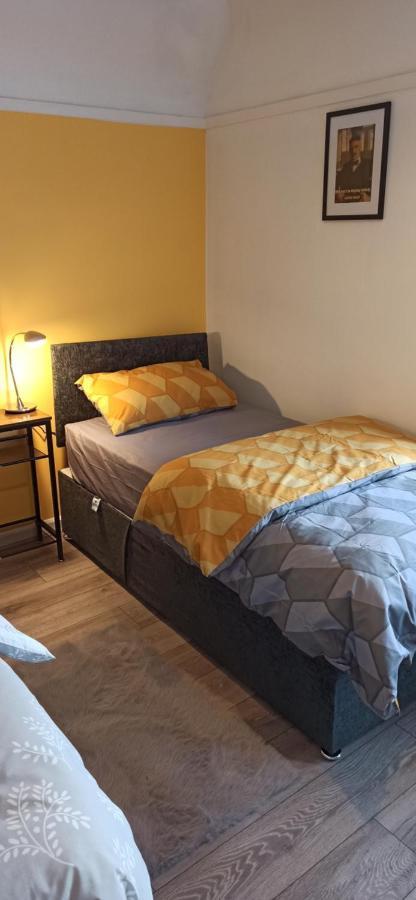 Broxtowe House -3 Bed House Parking Сasa de vacaciones *