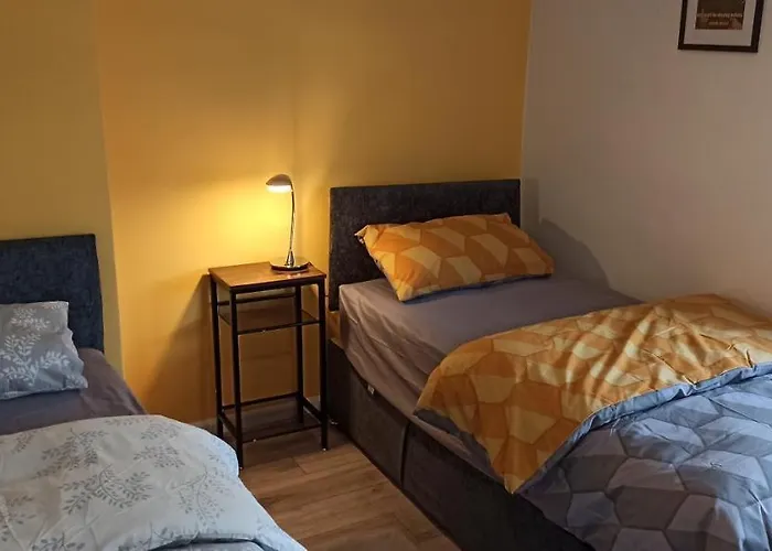 Broxtowe House -3 Bed House Parking Nottingham